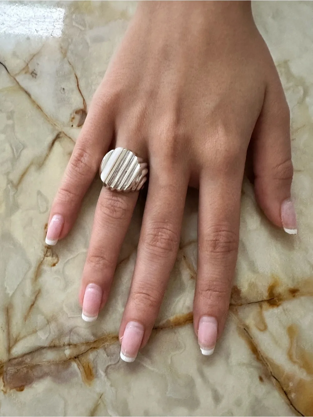 925 BOMA Sterling Silver Ribbed Dome Ring - White mother of Pearl Size 7